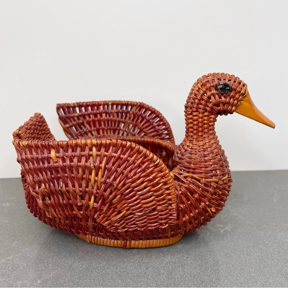 Vintage Avon duck menagerie woven wicket basket - Picture 2 of 6